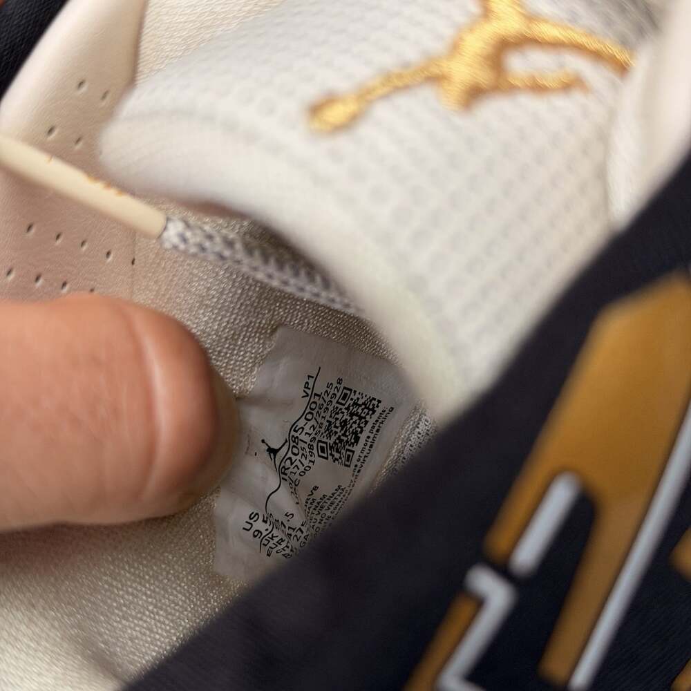 JORDAN 40-28 BLACK METALLIC GOLD SIZE 9.5 MENS IR2085-001 - MM MAYA MOORE - Picture 6 of 6